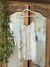Load image into Gallery viewer, Cinema Etoile Floral Short Slip
