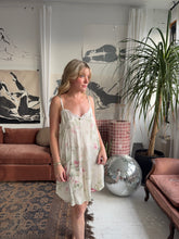 Load image into Gallery viewer, Cinema Etoile Floral Short Slip
