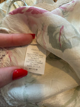 Load image into Gallery viewer, Cinema Etoile Floral Short Slip
