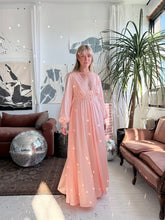 Load image into Gallery viewer, Olga Pink Vintage Slip &amp; Robe Set
