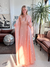 Load image into Gallery viewer, Olga Pink Vintage Slip &amp; Robe Set
