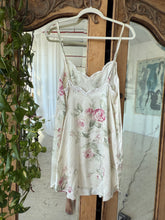 Load image into Gallery viewer, Cinema Etoile Floral Short Slip

